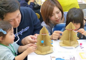 12/1(日)「ダンボールでつくるクリスマスツリー」SKIPランド+ in イオンモール浜松市野